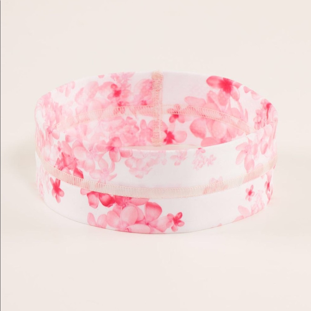 Lululemon Fly Away Tamer Floral Headband